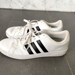 Adidas men’s sneakers. Pristine!